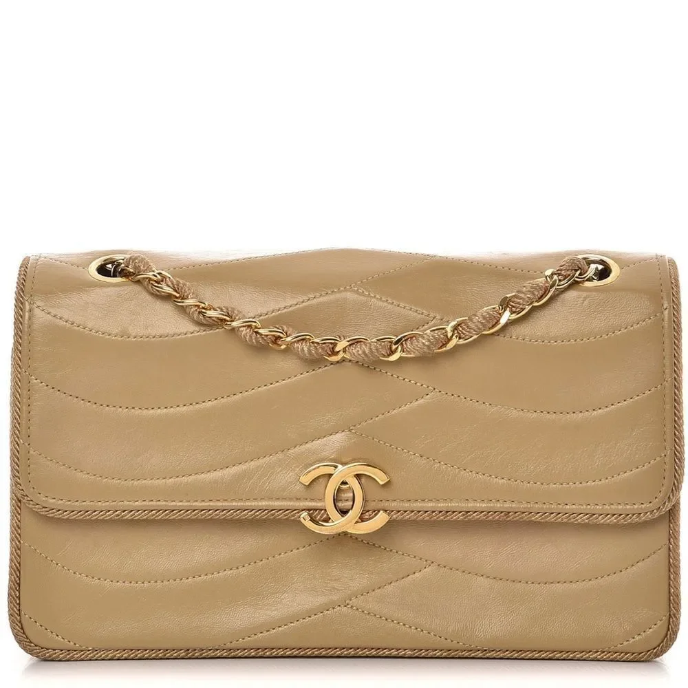 Vintage CHANEL Lambskin Cross Body Bag Cream / Gold Hardware
